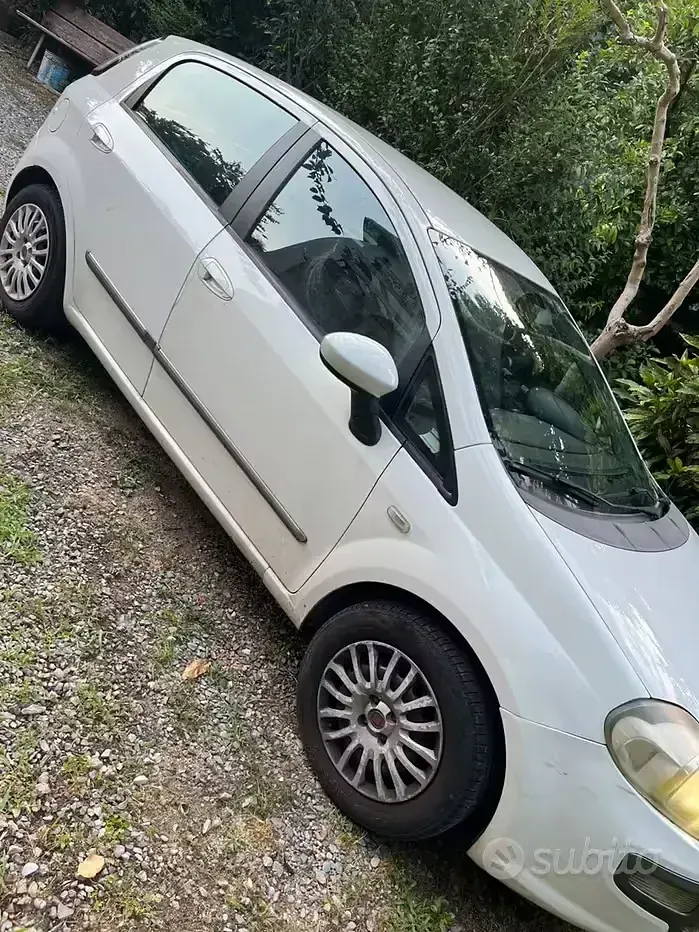 Usata Fiat Grande Punto 65 CV (47 kW) 2010 Bianco Utilitaria