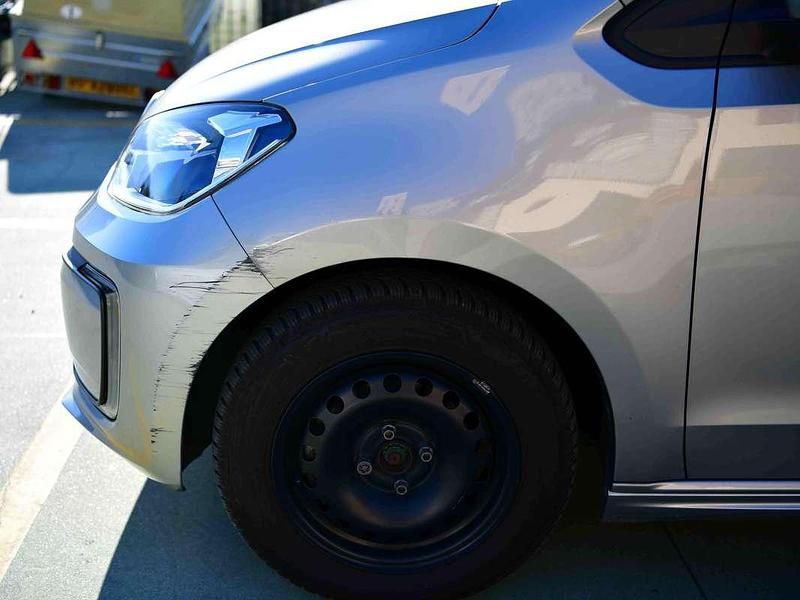 Usata VW e-up! 61 kW (83 CV) 2021 Grigio Utilitaria