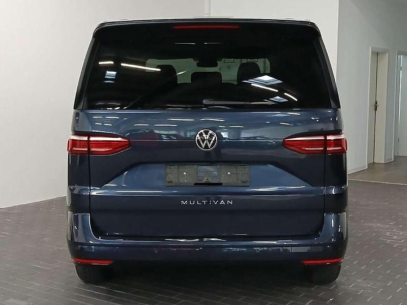 Usata VW Multivan 150 CV (110 kW) 2023 Blu/azzurro Furgone