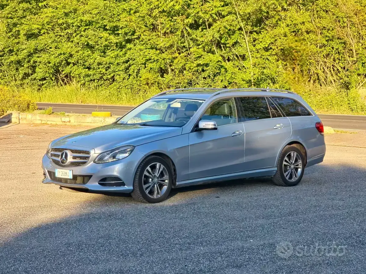 Usata Mercedes E250 Premium 204 CV (150 kW) 2015 Blu Berlina