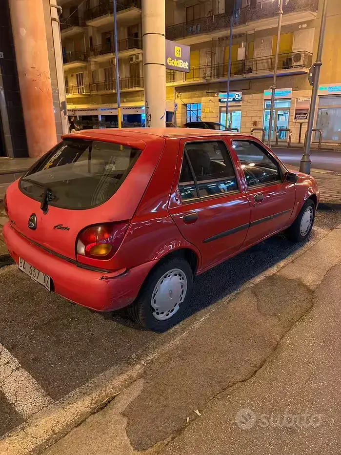 Usata Ford Fiesta 75 CV (55 kW) 1998 Rosso Utilitaria