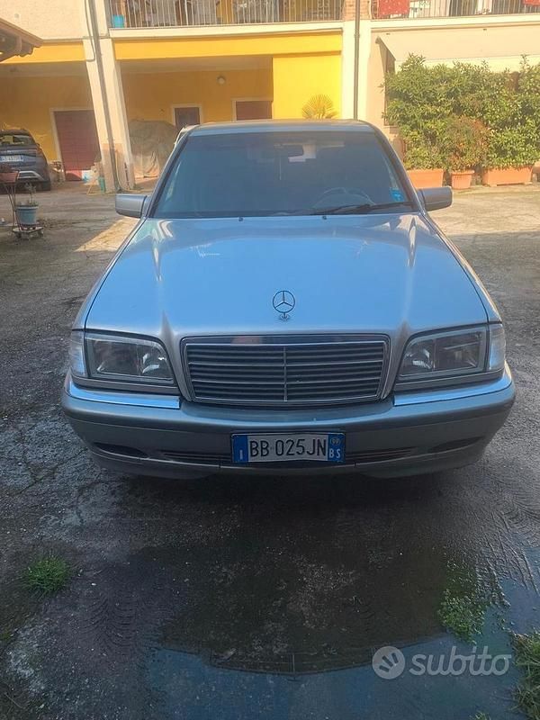 Usata Mercedes 200 1999 Grigio Berlina