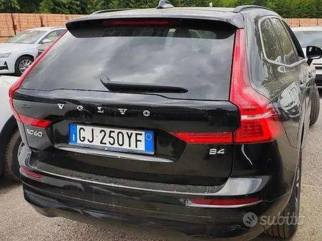 Usata Volvo XC60 Momentum 197 CV (144 kW) 2022 Nero SUV