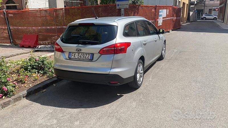 Usata Ford Focus 120 CV (88 kW) 2017 Grigio Berlina
