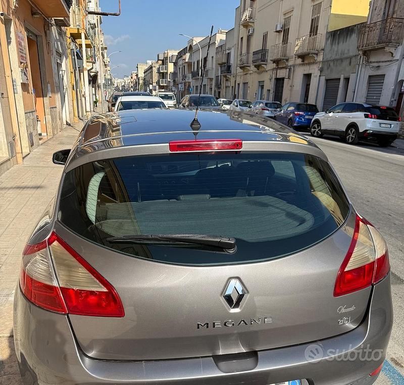 Usata Renault Mégane III 110 CV (80 kW) 2010 Grigio Utilitaria