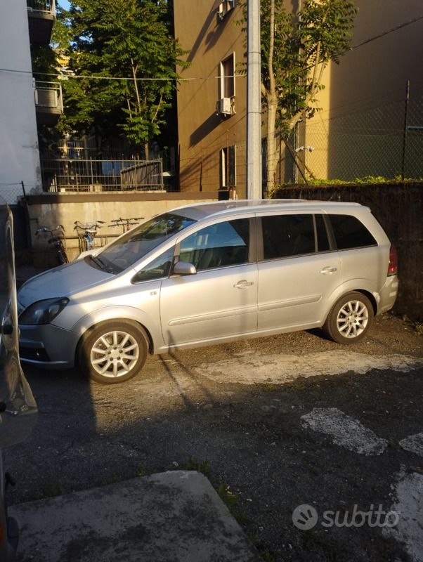 Usata Opel Zafira 120 CV (88 kW) 2008 Grigio Monovolume