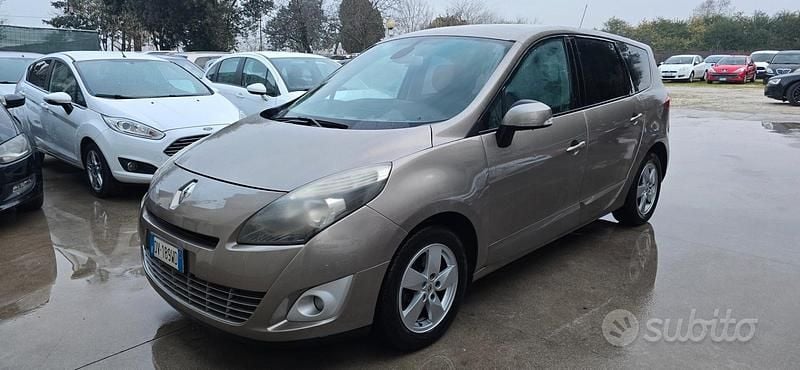 Usata Renault Grand Scénic III 105 CV (77 kW) 2009 Giallo Monovolume
