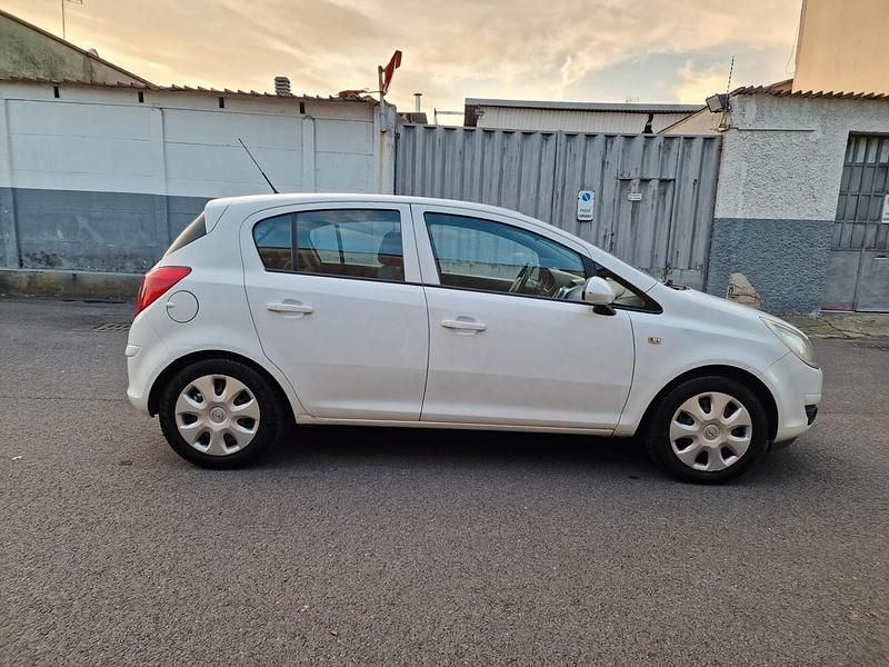 Usata Opel Corsa Club 80 CV (58 kW) 2009 Bianco Berlina