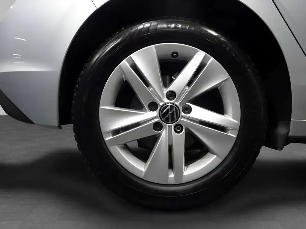 Usata VW Golf VIII Life 110 CV (80 kW) 2021 Reflex silver metallizzato Berlina