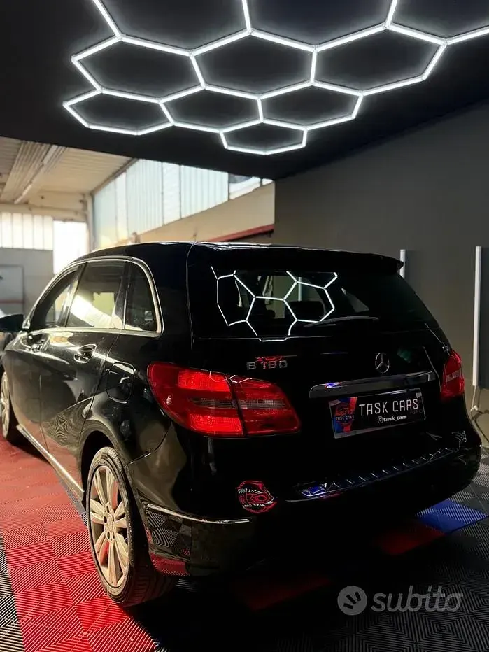 Usata Mercedes A180 Executive 109 CV (80 kW) 2013 Nero Utilitaria