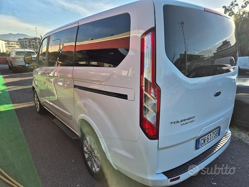 Usata Ford Tourneo 150 CV (110 kW) 2023 Bianco Monovolume
