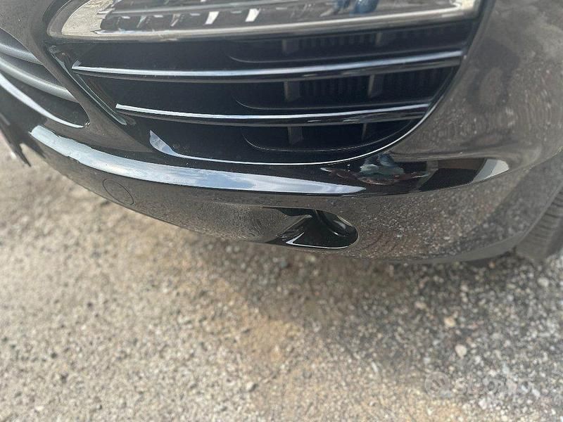 Usata Porsche Cayenne 245 CV (180 kW) 2012 Nero metallizzato SUV