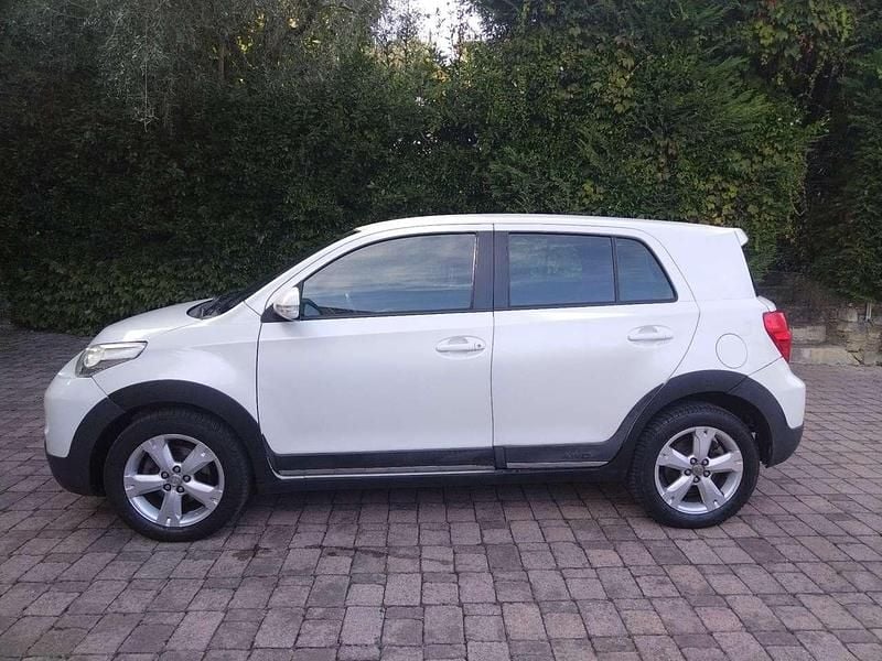 Usata Toyota Urban Cruiser Luxury 90 CV (66 kW) 2010 Bianco Utilitaria