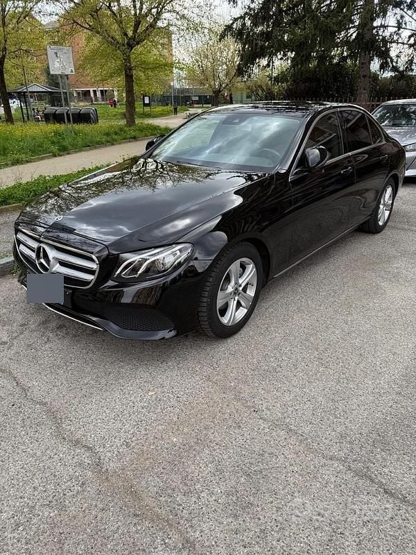 Usata Mercedes E200 150 CV (110 kW) 2018 Nero Berlina