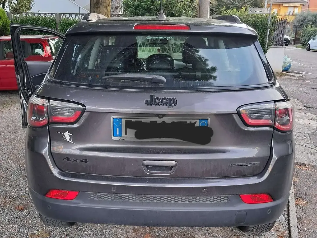 Usata Jeep Compass Night Eagle 140 CV (102 kW) 2018 Grigio SUV