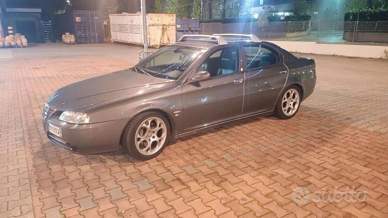 Usata Alfa Romeo 166 Ti 175 CV (128 kW) 2004 Grigio Berlina