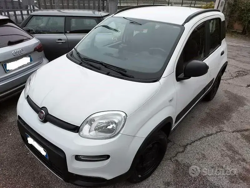 Usata Fiat Panda 4x4 S 85 CV (62 kW) 2019 Bianco Utilitaria