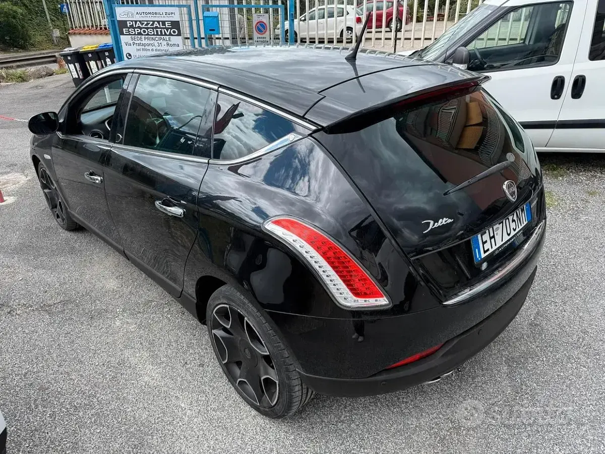 Usata Lancia Delta 120 CV (88 kW) 2011 Nero Utilitaria