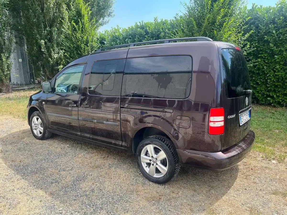 Usata VW Caddy Maxi Trendline 102 CV (75 kW) 2015 Nero Monovolume