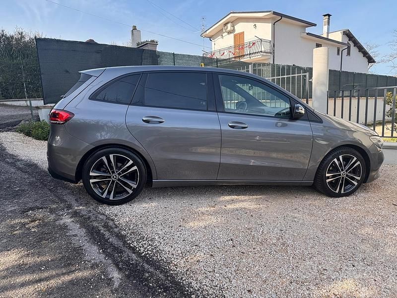 Usata Mercedes B180 116 CV (85 kW) 2019 Marrone Monovolume