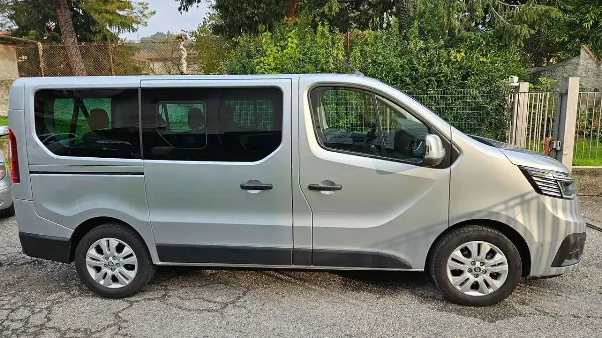 Usata Renault Trafic Equilibre 150 CV (110 kW) 2024 Argento Monovolume