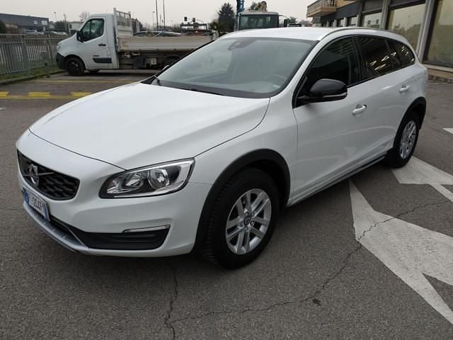 Bianco Usata 2017 Volvo V60 CC Business Edition Station wagon | 13.500 € - Immagine 1/4
