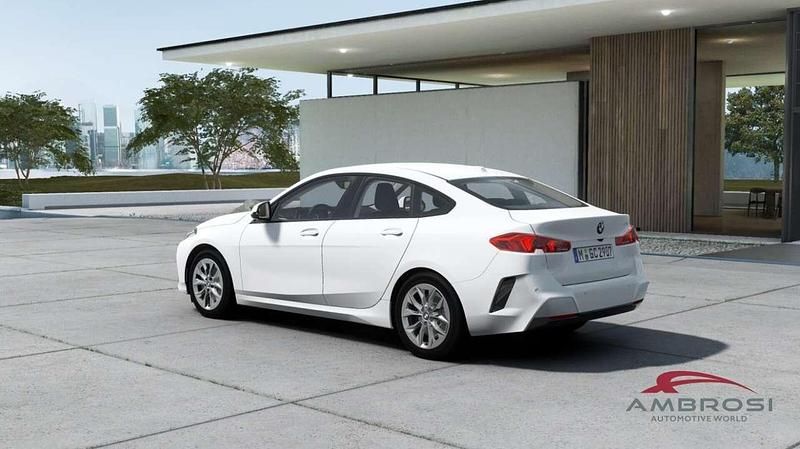 Nuova BMW 220 170 CV (125 kW) 2025 Alpin white pastello Coupé