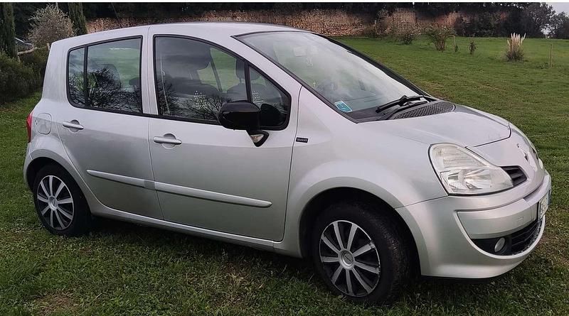 Usata Renault Modus 75 CV (55 kW) 2011 Argento Monovolume