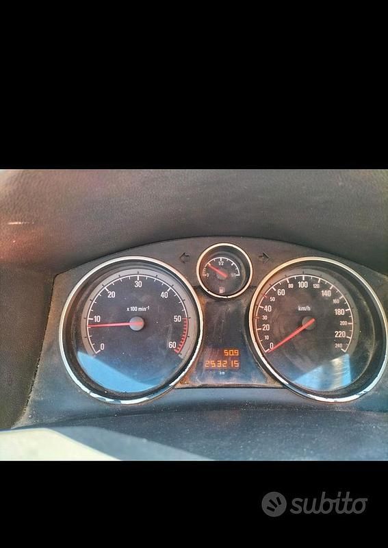 Usata Opel Astra 101 CV (74 kW) 2010 Grigio Coupé