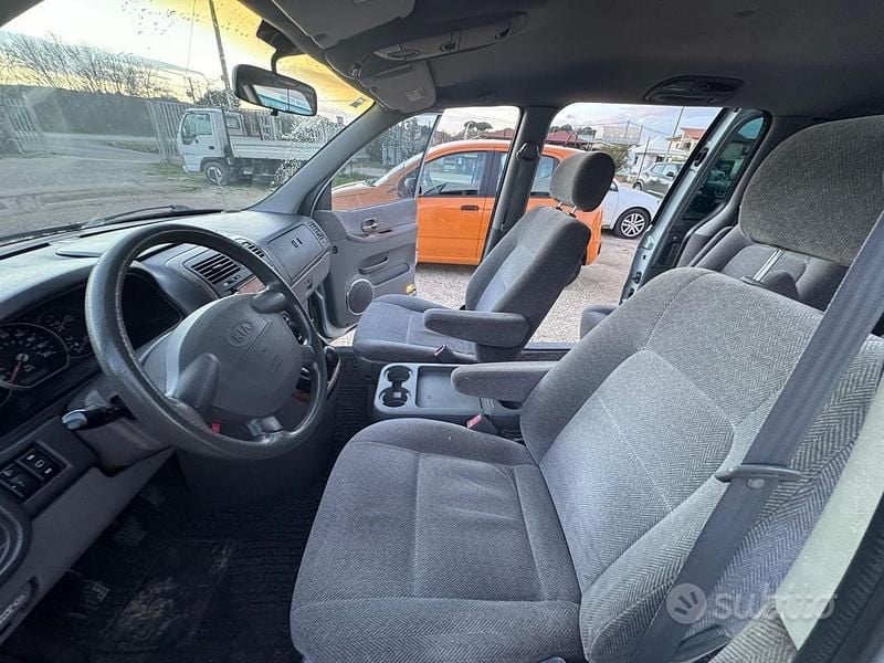 Usata Kia Carnival Comfort 144 CV (105 kW) 2002 Blu Monovolume