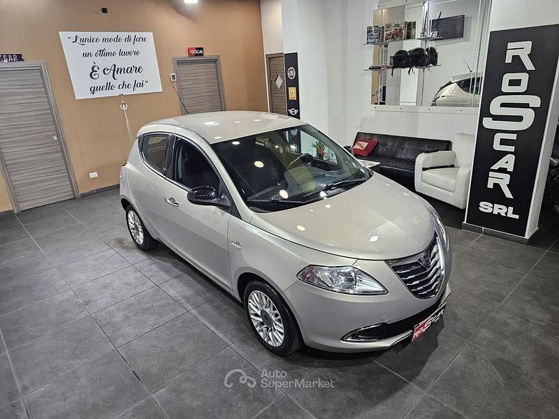 Usata Lancia Ypsilon Gold 95 CV (69 kW) 2015 Marrone Utilitaria