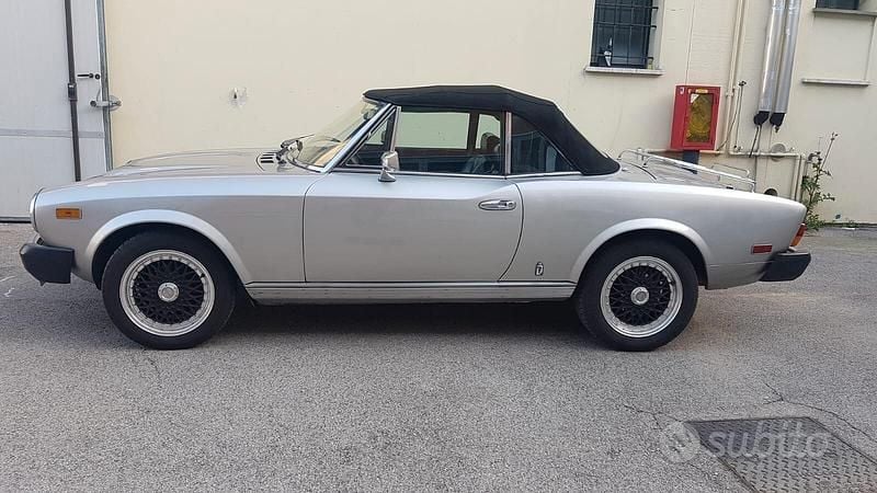 Usata Fiat 124 Spider 105 CV (77 kW) 1980 Grigio Cabrio
