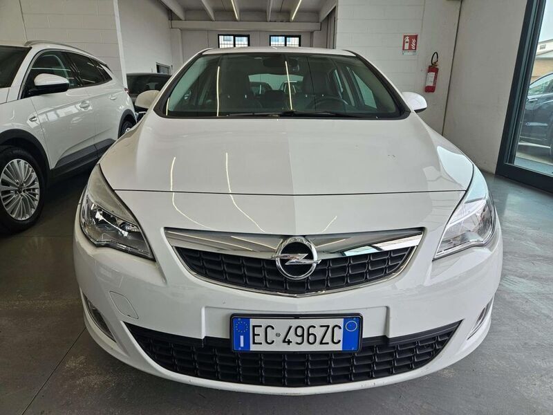 Usato 2010 Opel Astra 1.4 Benzin 141 CV (6.500 €)