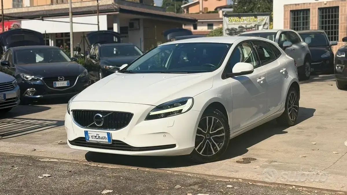 Usata Volvo V40 Momentum 150 CV (110 kW) 2019 Other Berlina