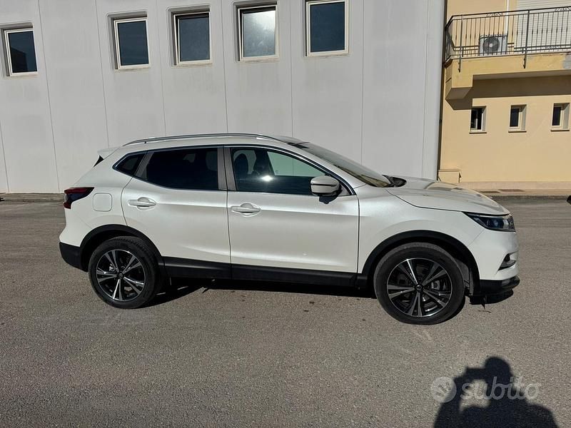 Usata Nissan Qashqai N-Connecta 140 CV (102 kW) 2019 Bianco SUV
