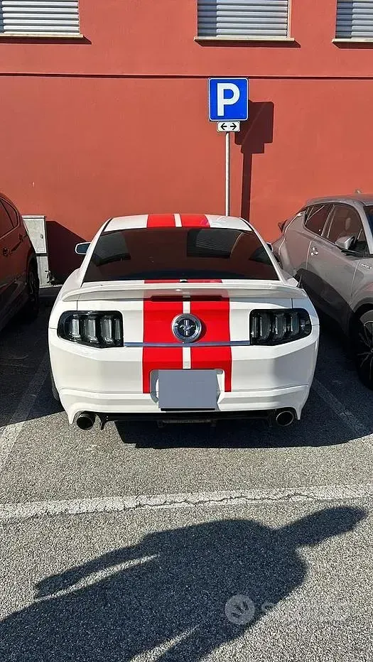 Usata Ford Mustang 210 CV (154 kW) 2009 Bianco Coupé