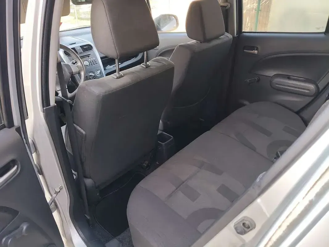 Usata Opel Agila Enjoy 65 CV (47 kW) 2010 Utilitaria
