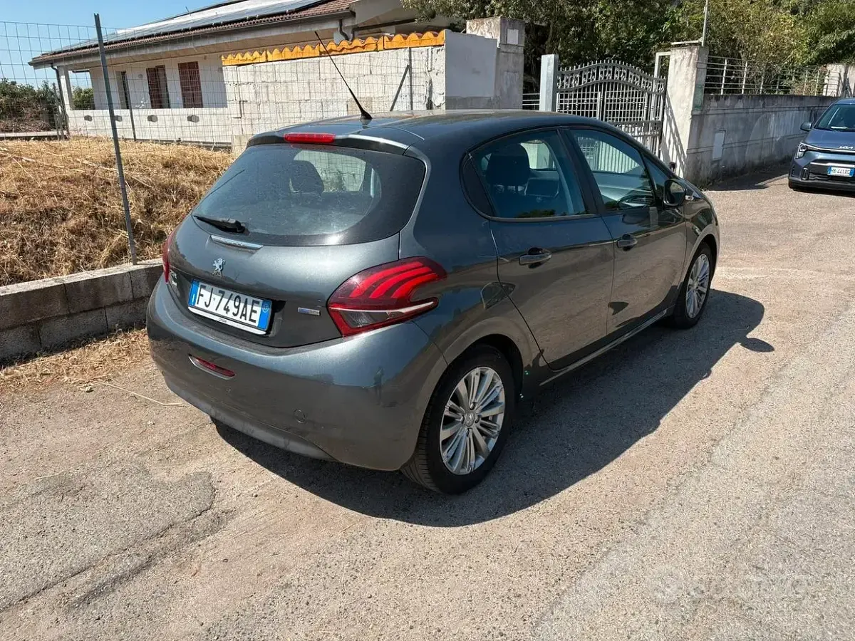 Usata Peugeot 208 2017 Grigio Utilitaria