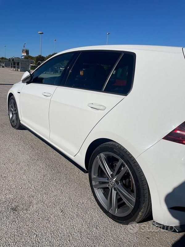 Usata VW Golf VII 150 CV (110 kW) 2018 Bianco Utilitaria