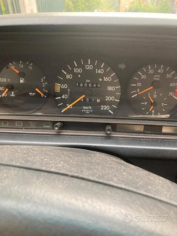 Usata Mercedes 190 109 CV (80 kW) 1992 Nero Berlina