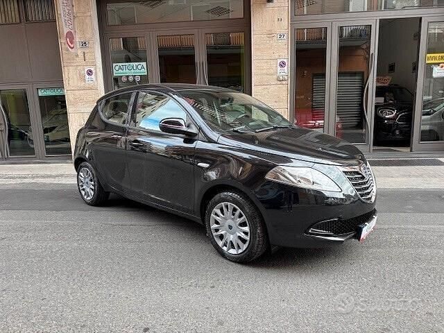 Usata Lancia Ypsilon 69 CV (50 kW) 2013 Nero Utilitaria