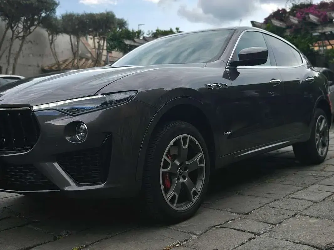 Usata Maserati Levante 349 CV (256 kW) 2021 Grigio SUV