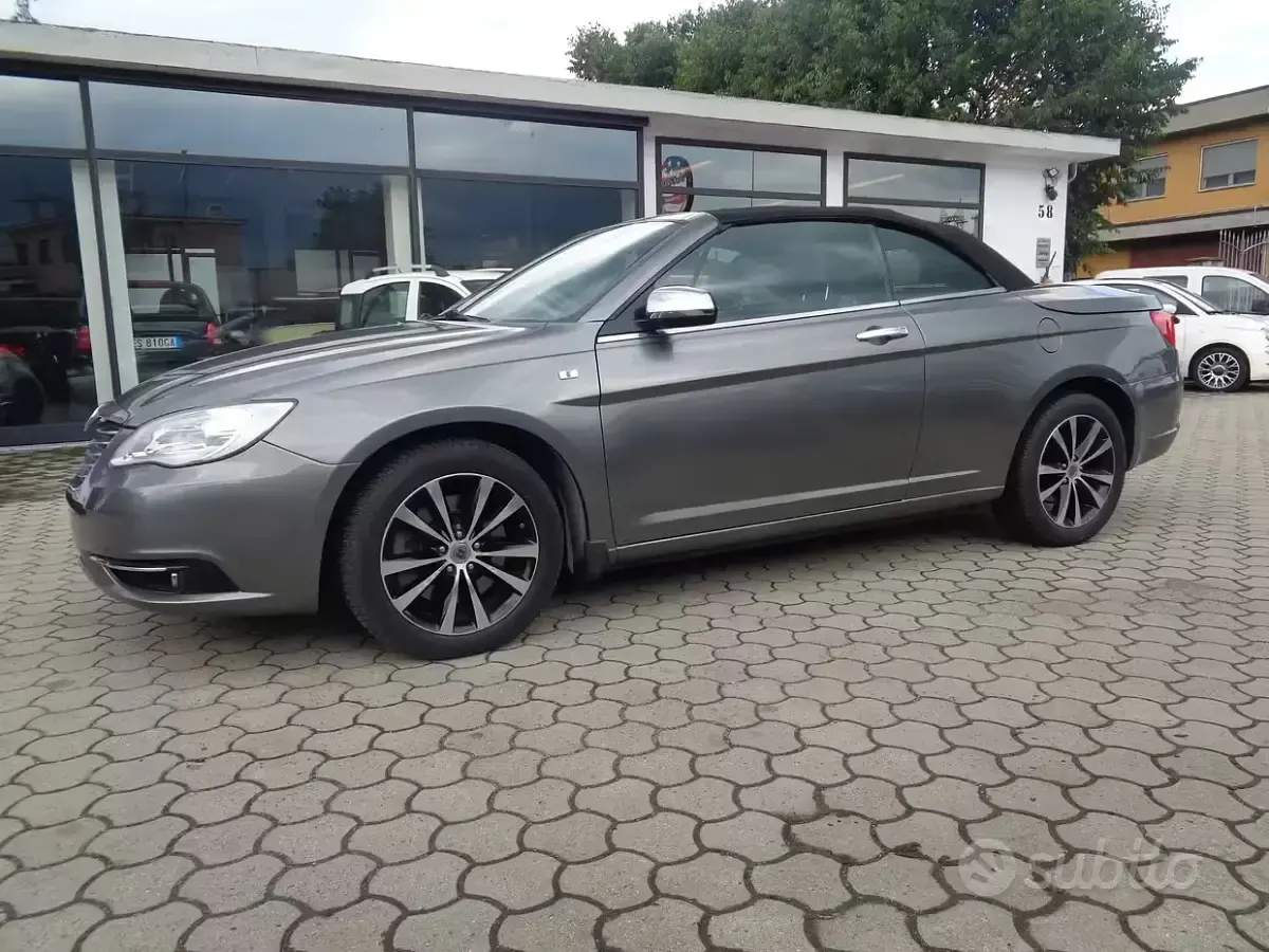 Usata Lancia Flavia 170 CV (125 kW) 2013 Grigio Cabrio