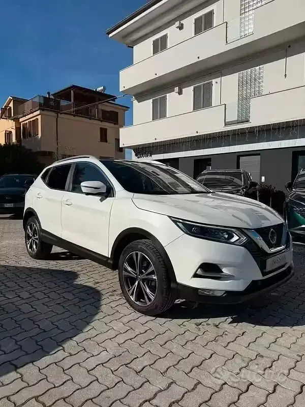 Usata Nissan Qashqai N-Connecta 116 CV (85 kW) 2018 Bianco SUV