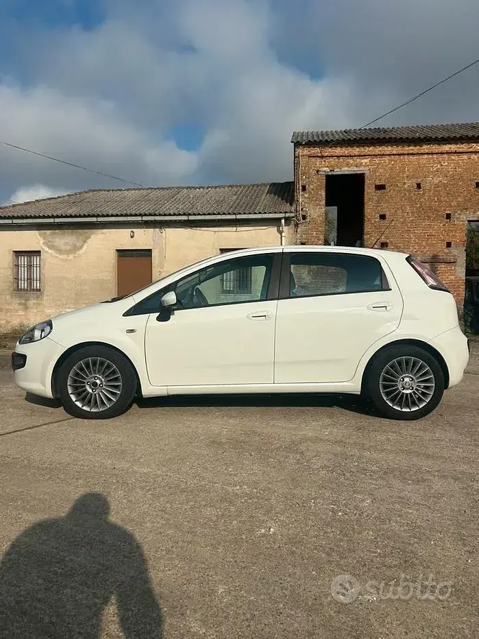 Usata Fiat Grande Punto 85 CV (62 kW) 2023 Bianco Utilitaria