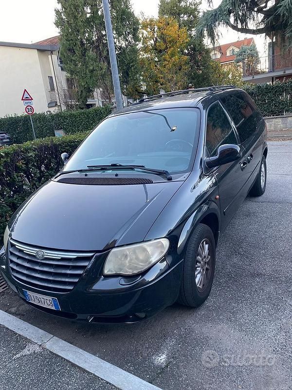 Usata Chrysler Voyager 116 CV (85 kW) 2007 Nero Monovolume