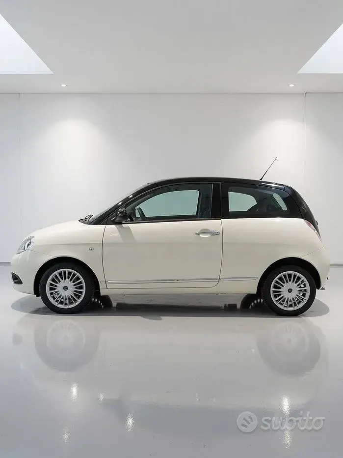Usata Lancia Ypsilon Platinum 69 CV (50 kW) 2011 Bianco Utilitaria