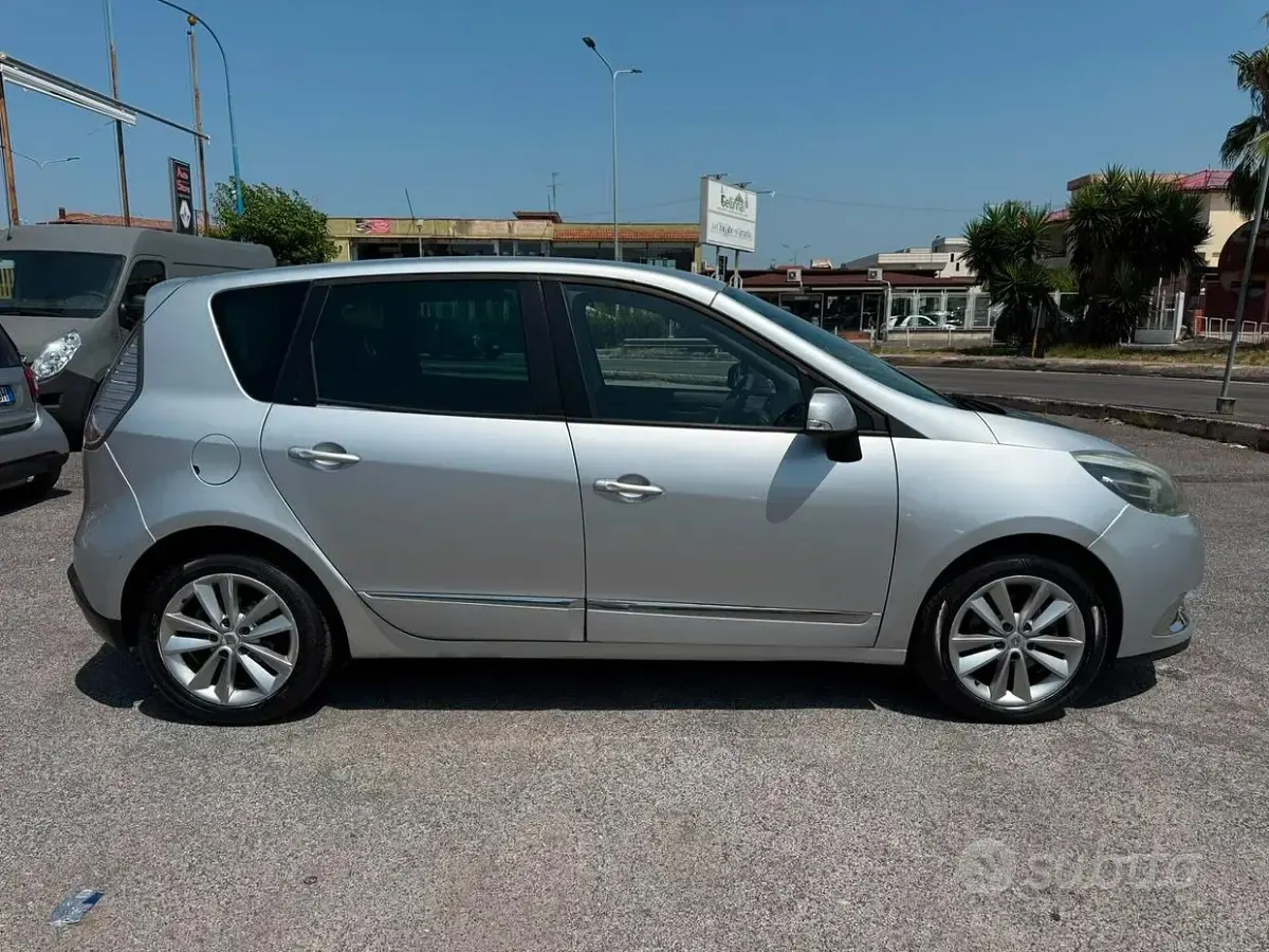 Usata Renault Scénic III LIMITED 110 CV (80 kW) 2012 Grigio Monovolume