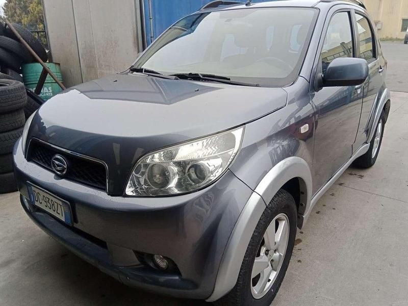 Usata Daihatsu Terios 105 CV (77 kW) 2007 Grigio scuro SUV