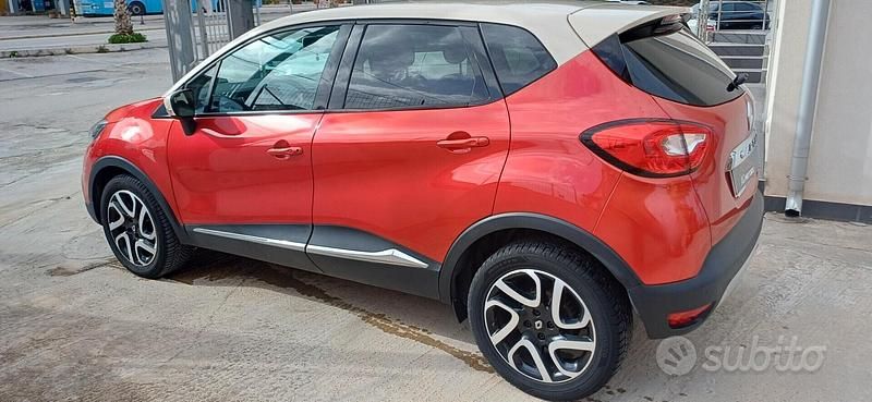 Usata Renault Captur 90 CV (66 kW) 2015 Rosso SUV